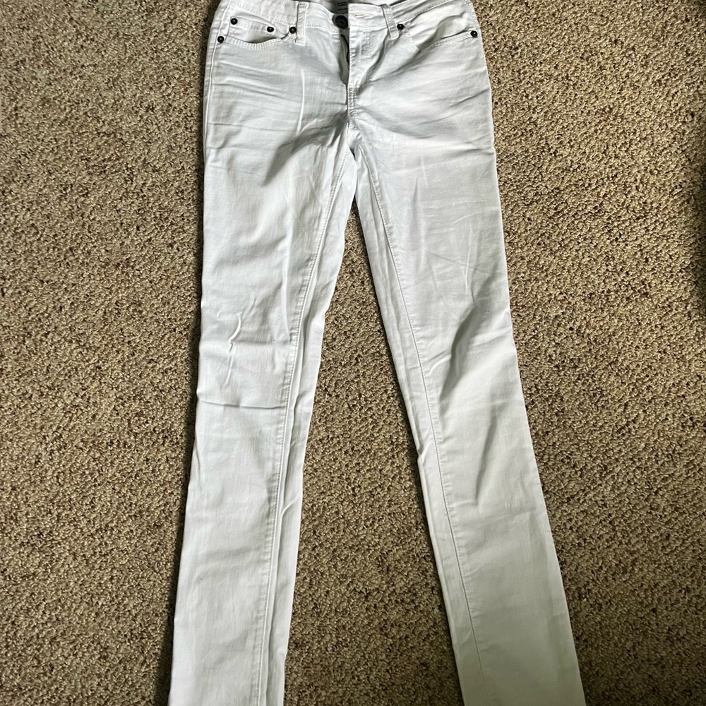 Long Elegant Legs white pants/jeans new without tags never worn - size 6